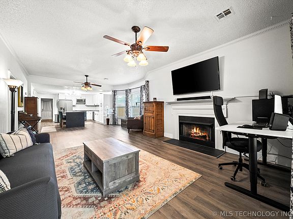3rd image of 602 S Bixby St