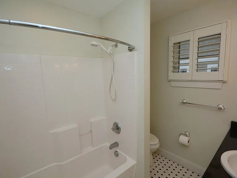 4116 Pretty Lake Ave — Photo 12