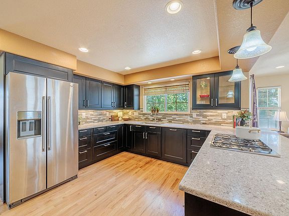 5th image of 2513 Falcon Dr