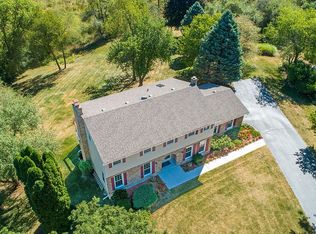 1202 Surrey Ct, Algonquin, IL 60102