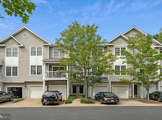12890 Fair Briar Ln #12890, Fairfax, VA 22033