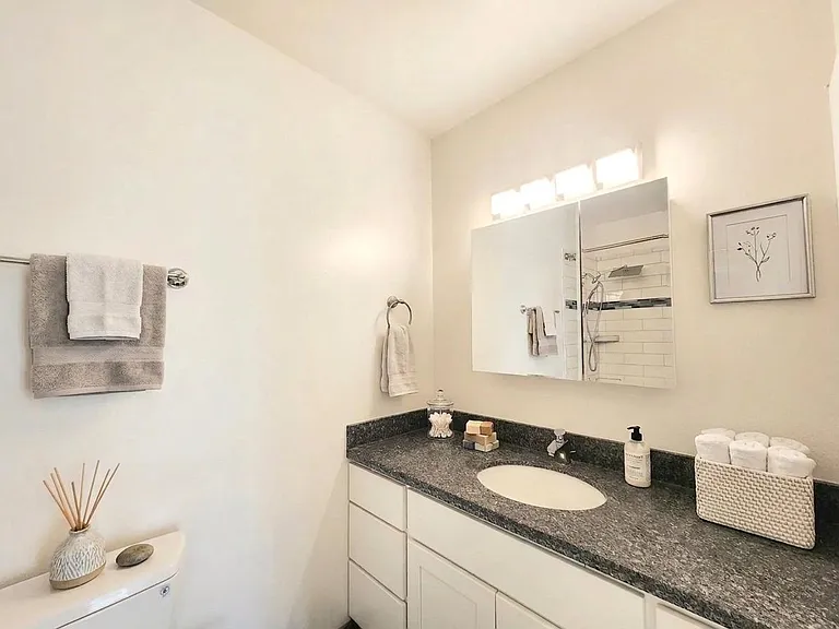 902 Peninsula Ave #405 — Photo 9