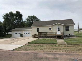 225 W Well St, Freeman, SD 57029