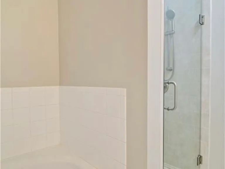542 Parkstone Ln — Photo 20