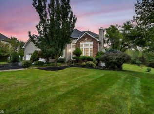 37 Oak Tavern Cir, Branchburg, NJ 08876