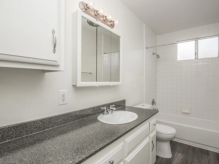 Castilian and Cordova Apartment Homes — Photo 16