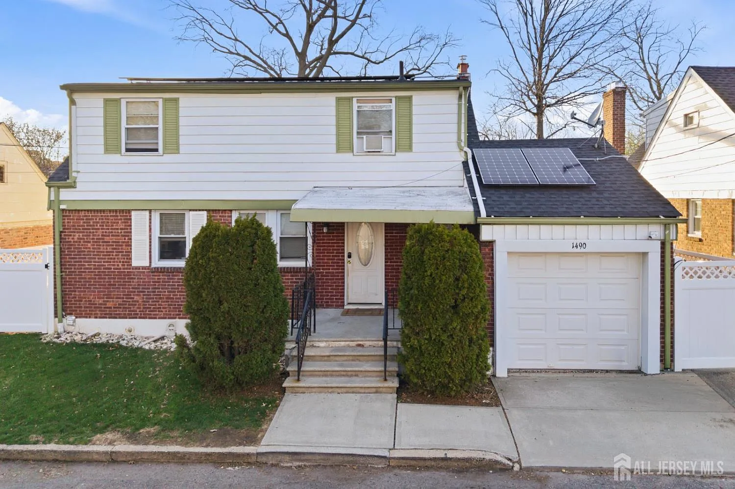1490 Champlin Sq photo 1