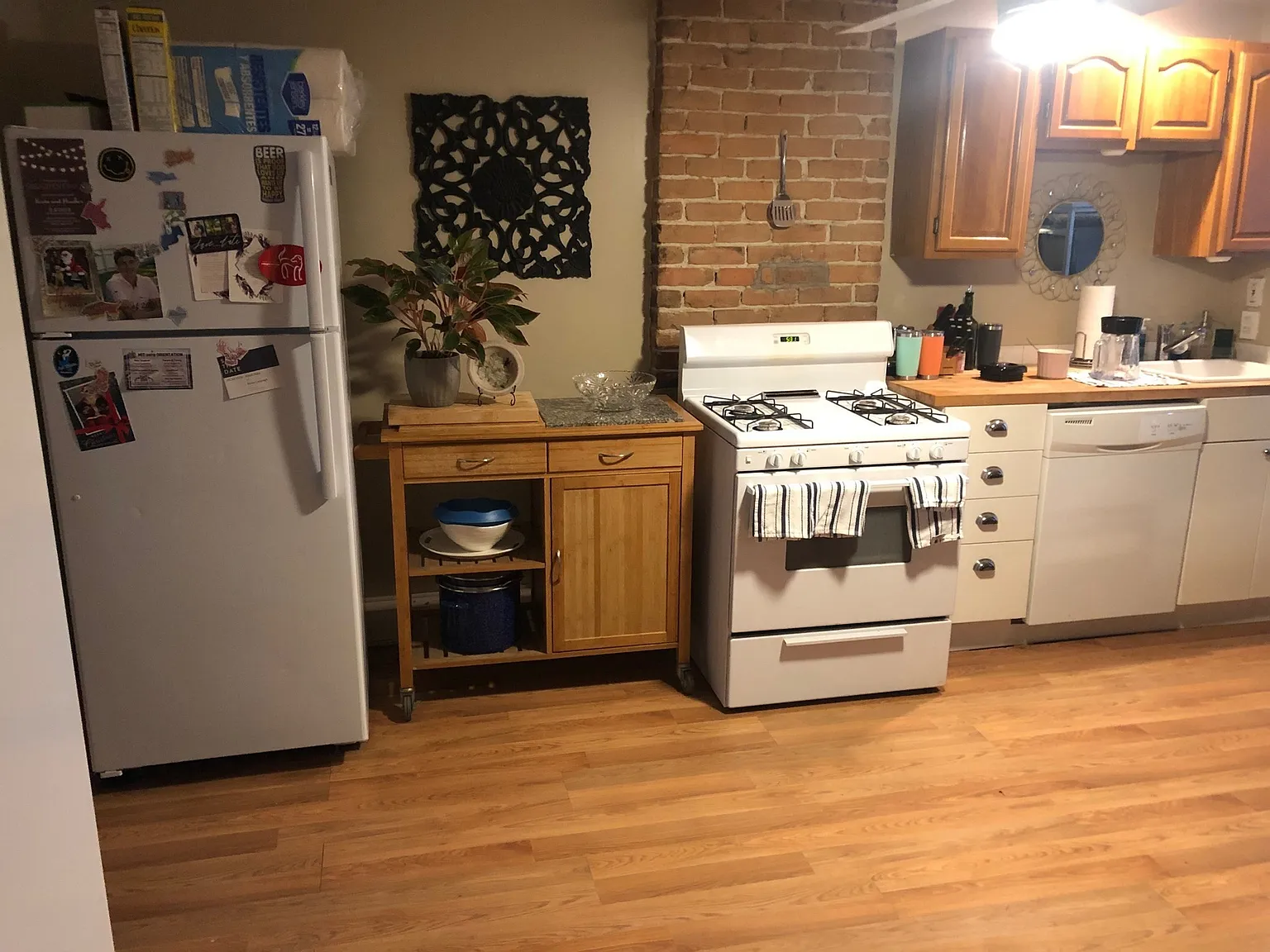 2 bed, 1.5 bath, 1200 sqft, $4,300 — Photo 4