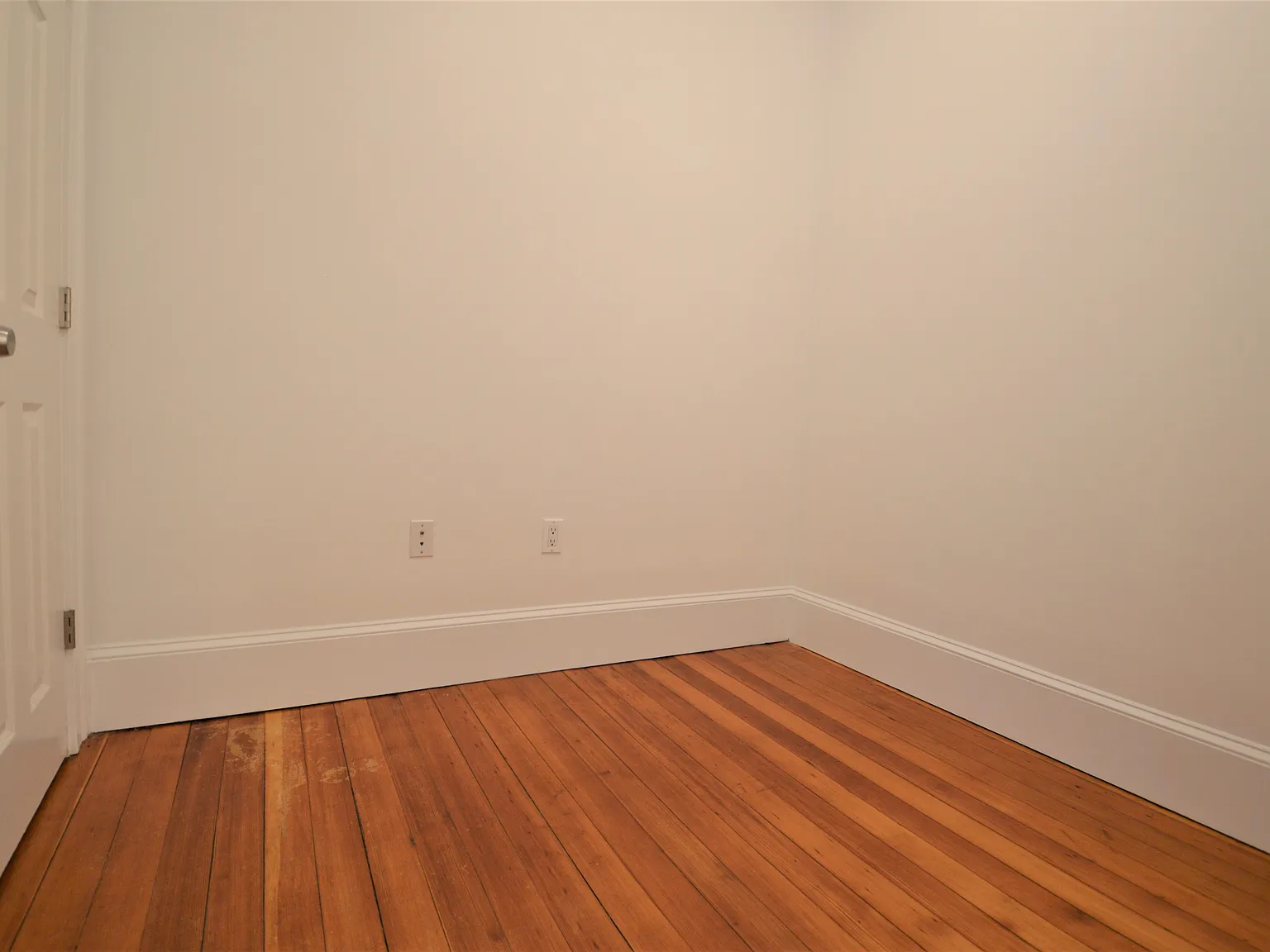 2 bed, 9999 sqft, $4,500 — Photo 3