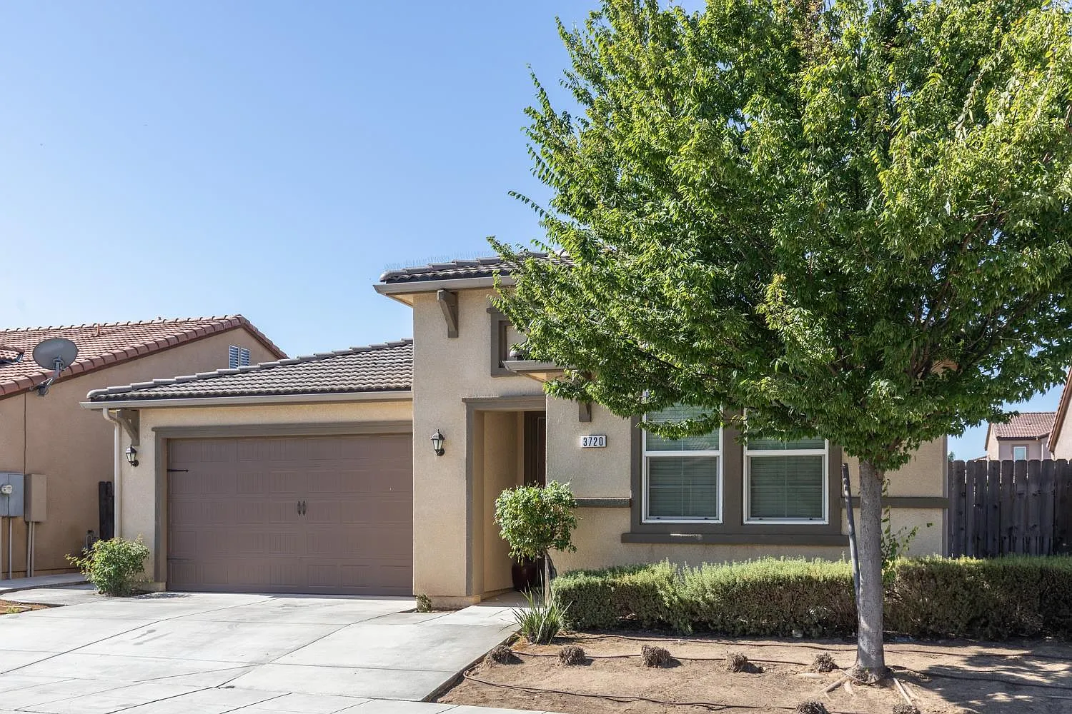 4 bed, 2013 sqft, $2,795 — Photo 2