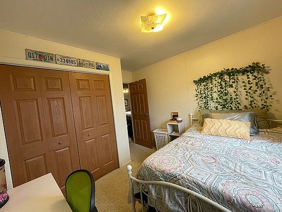 bedroom 1 full size bed