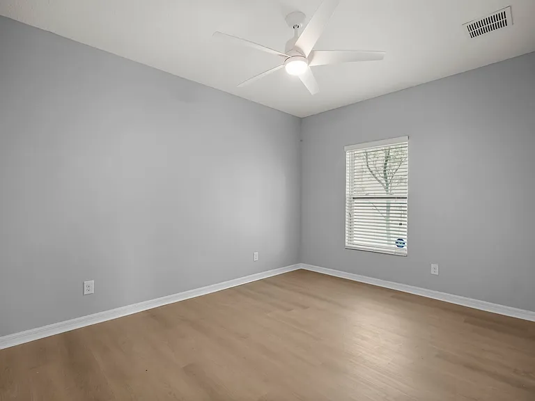 1300 Cavender Creek Rd — Photo 24