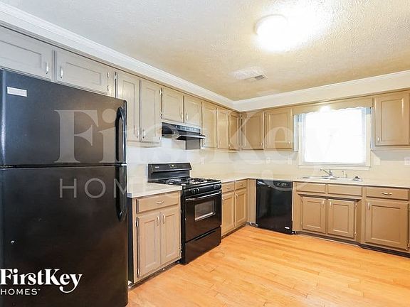 5th image of 2340 Huntington Dr