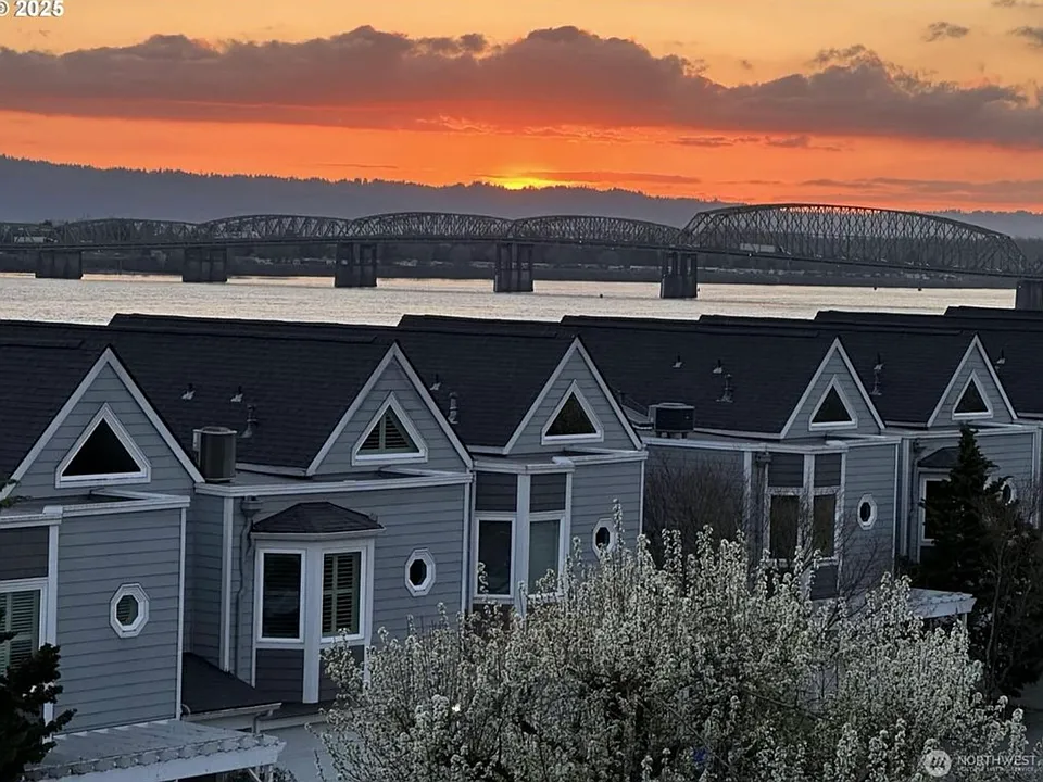 SE Columbia River Dr