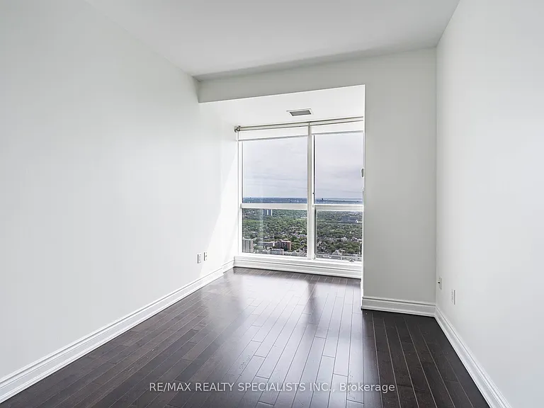 388 Yonge St #7105 — Photo 32