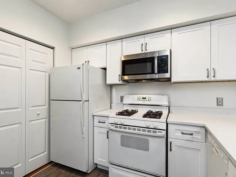 12915 Alton Sq #114 — Photo 13