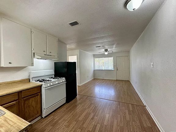 5th image of 204 & 206 Smart St #204