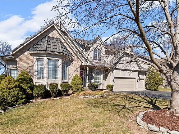 3rd image of 1008 NE Moss Point Rd