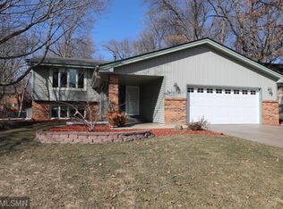16 Hillcrest Ln, Circle Pines, MN 55014