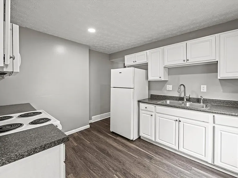 2954 Central Ave — Photo 7
