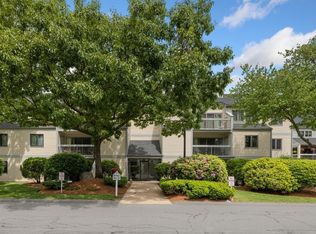 1100 Salem St APT 10, Lynnfield, MA 01940