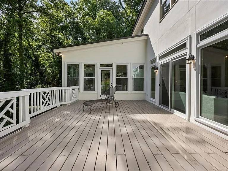 1260 Heards Ferry Rd — Photo 64
