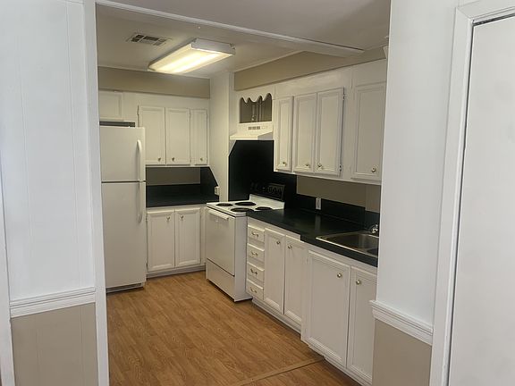 2nd image of 500 E Lagrange St #1