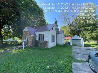 415 Flora Ave, Flora, IL 62839