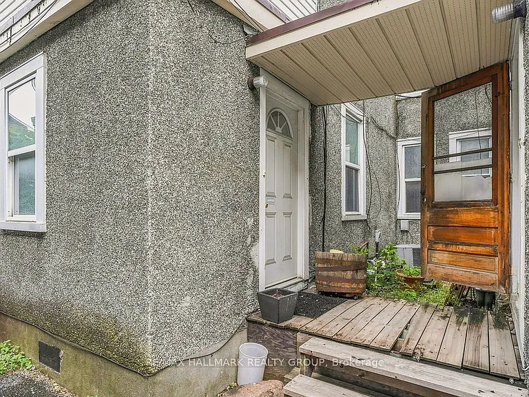 439 Kent St — Photo 36