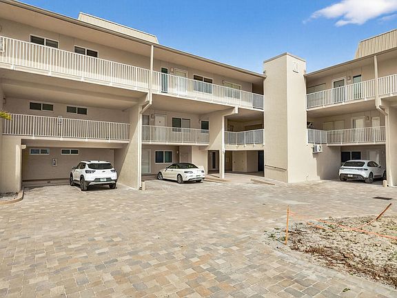 4th image of 200 Periwinkle Way Unit 124