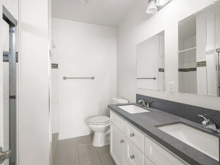 213 1/2 S Hoover St — Photo 12