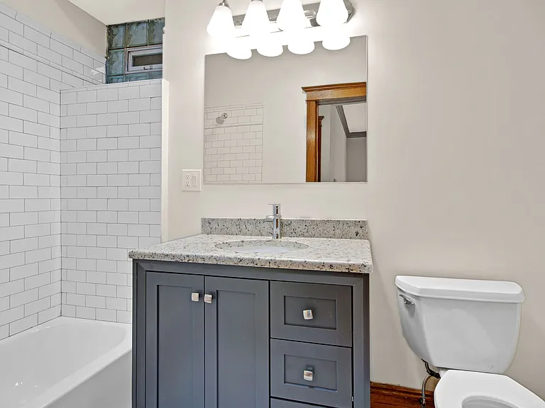 3600 N Hermitage Ave #2 — Photo 12