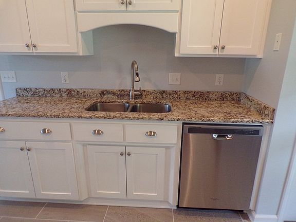 4th image of 400 Antler Dr