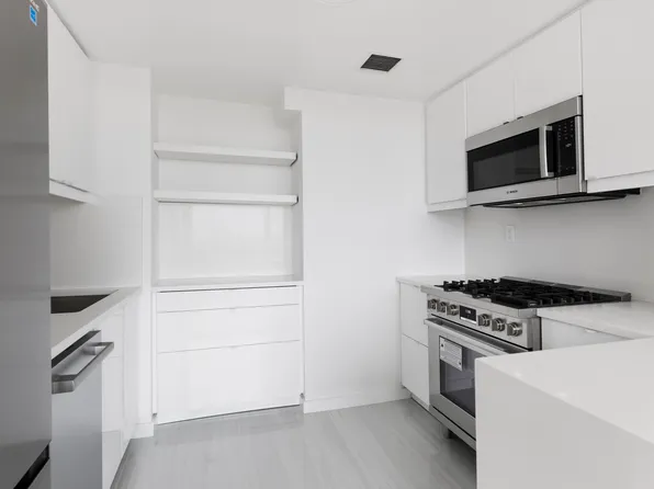 2000 Broadway image 4 of 20