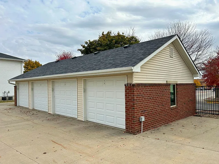 2804 Stange Rd — Photo 9