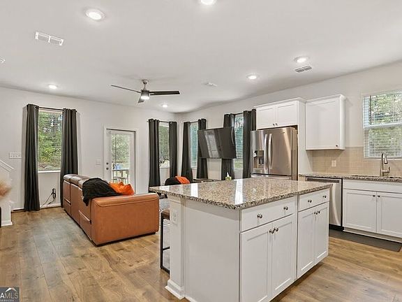 5th image of 110 Benelli Dr