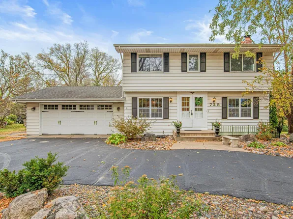 725 Pineview Ln N, Plymouth, MN 55441