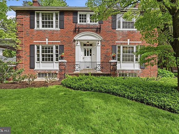 3rd image of 525 N President Ave