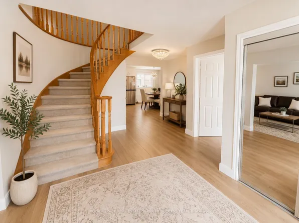2360 Credit Valley Rd, Mississauga, ON L5M 4C9