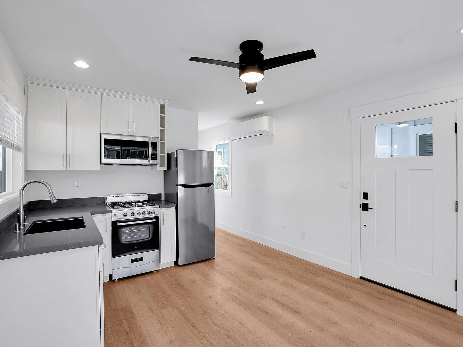 1 bed, 461 sqft, $2,350 — Photo 3