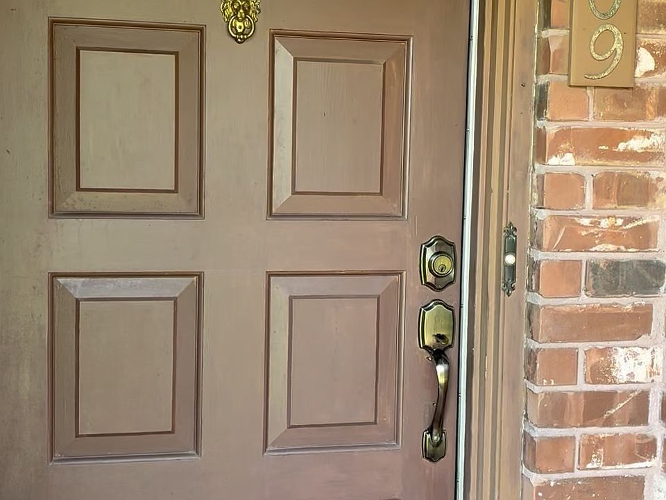 2nd image of 909 Seymore Cir