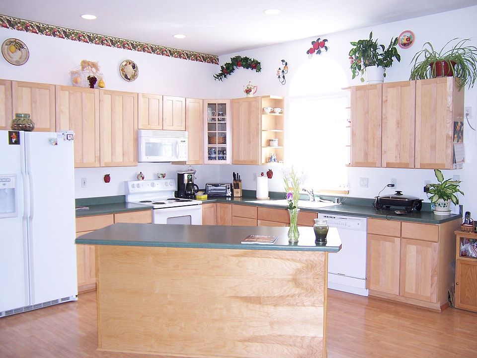 2nd image of 910 Margaret Dr