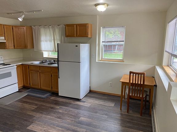 5th image of 845 Marshall St APT A