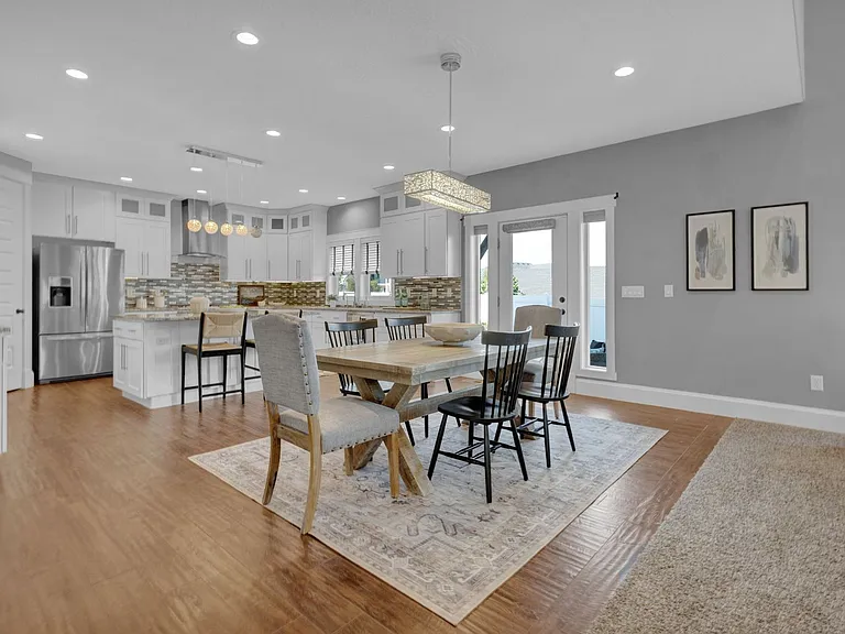 910 S Pace Pl — Photo 3