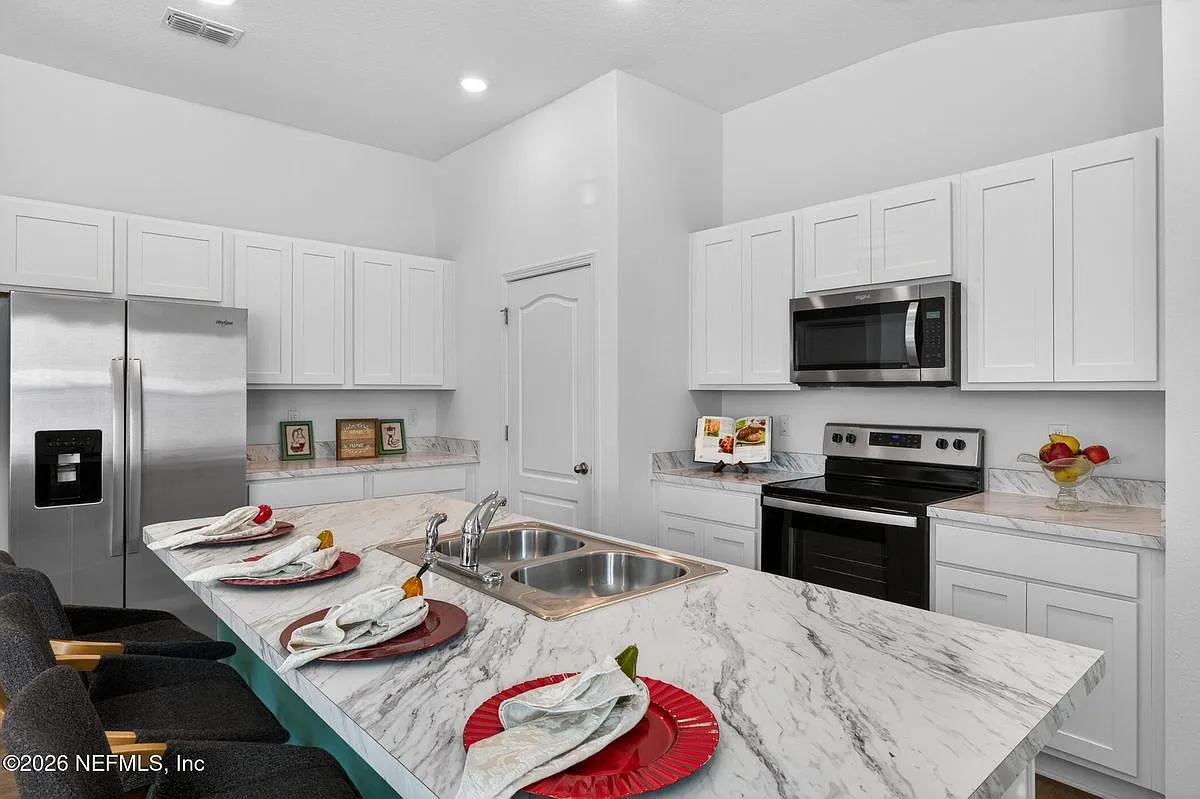 4 bed, 2.0 bath, 1783 sqft, $2,200 — Photo 3