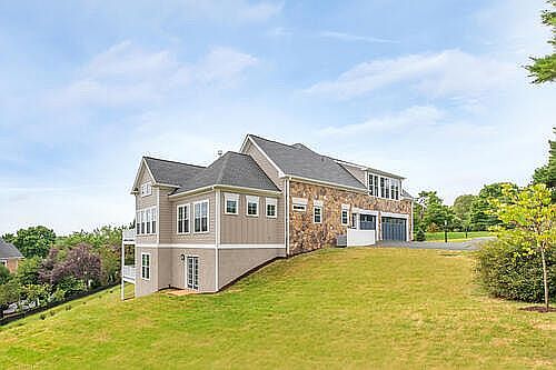 2nd image of 3227 Sandown Park Rd