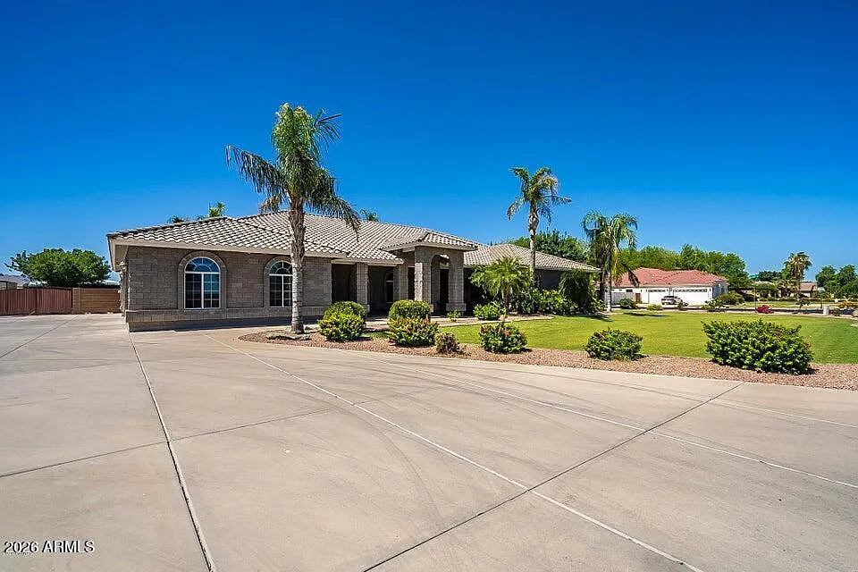 4 bed, 3.0 bath, 3275 sqft, $5,000 — Photo 3