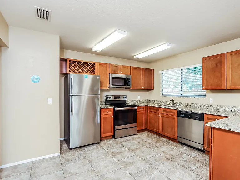 1647 Baker St NE — Photo 8