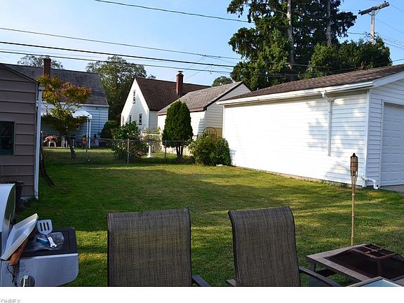3rd image of 7609 Traymore Ave