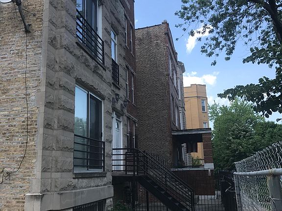 2nd image of 1420 N Maplewood Ave APT 1F